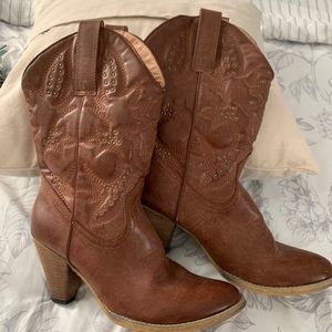 Size 10 cowgirl boots